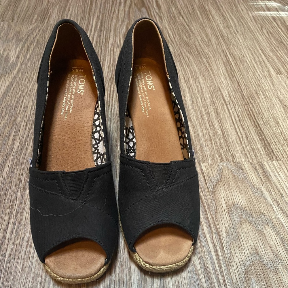 Toms wedge shoe
